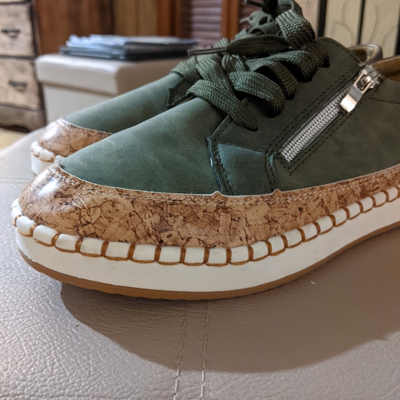 Retro- Vintage Shoes - Picture 6 of 7